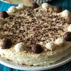 A picture of AMIEs Ferrero COCOnut Cake.