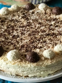 A picture of AMIEs Ferrero COCOnut Cake.