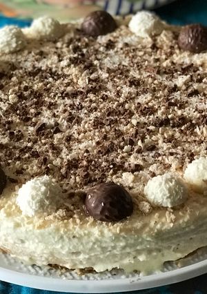 A picture of AMIEs Ferrero COCOnut Cake.