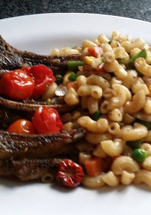 A picture of Macaroni with vegetables.