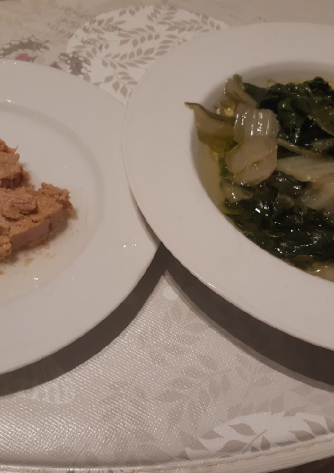 Una foto de Acelgas cocidas con atún