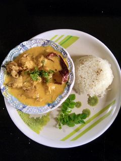 पंजाबी कड़ी पत्ते पकोडा (punjabi kadi patte pakoda recipe in Hindi) रेसिपी मुख्य फोटो