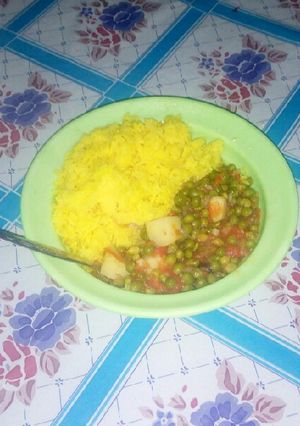A picture of Tumeric Rice and peas stew.