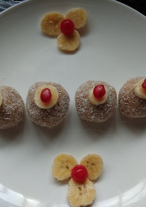 A picture of Banana bolls.