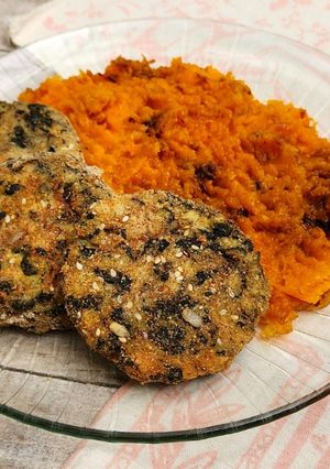 Una foto de 🐟Medallones de merluza, quinoa y acelga al horno 🐟
