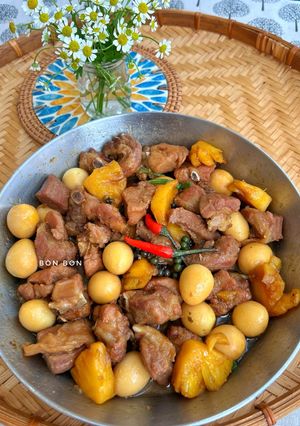 Hình của món Sườn Non Kho Thơm, Trứng Cút.