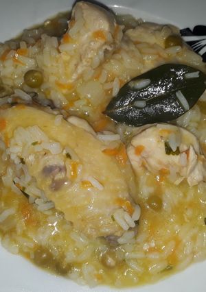 Una foto de Arroz con Alitas de Pollo ECONÓMICO