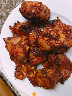 Hình của món Sườn heo nướng sa tế.