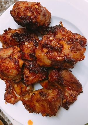 Hình của món Sườn heo nướng sa tế.