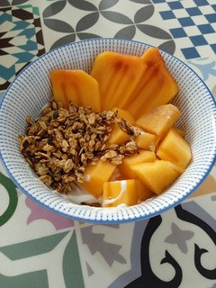 Una foto de Granola saludable con 2 ingredientes en sartén