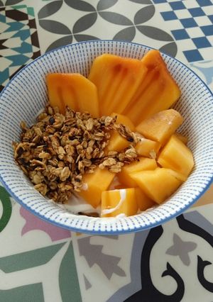 Una foto de Granola saludable con 2 ingredientes en sartén
