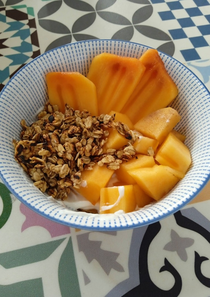 Una foto de Granola saludable con 2 ingredientes en sartén