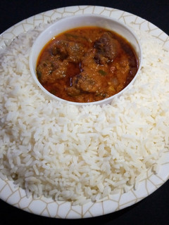 A picture of White rice with stew.