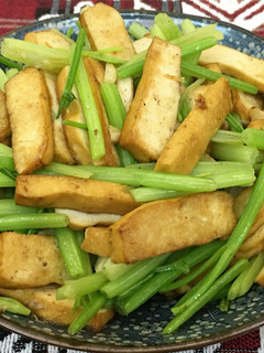 芹菜炒豆乾 的食譜成品照片