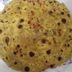 A picture of Missi roti.