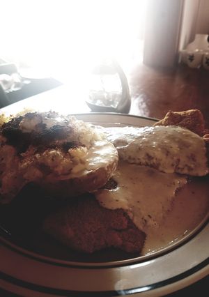 Una foto de Filete de Merluza a la crema con papa rellena
