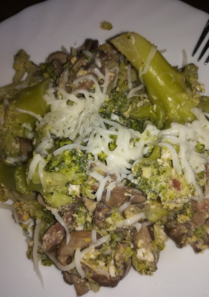 Una foto de Brócoli con champiñones y bacon