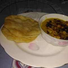 A picture of Dal pakwan.