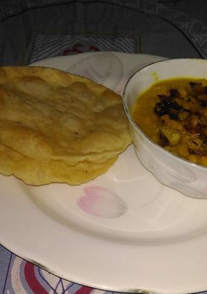 A picture of Dal pakwan.
