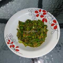 A picture of Tumis Oseng genjer.