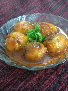 ભરેલા બટાકા નું શાક (Bharela Bataka Shak Recipe In Gujarati) રેસીપી મુખ્ય ફોટો
