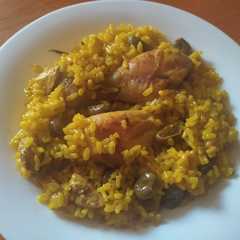 Foto principal de Arroz con muslos de pollo y habas