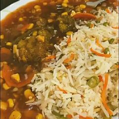 A picture of Rice with Manchurian gravy.