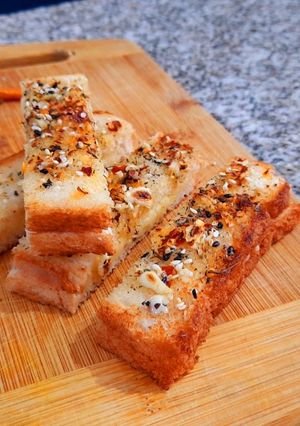 A picture of Cheesy-sesame bread sticks.