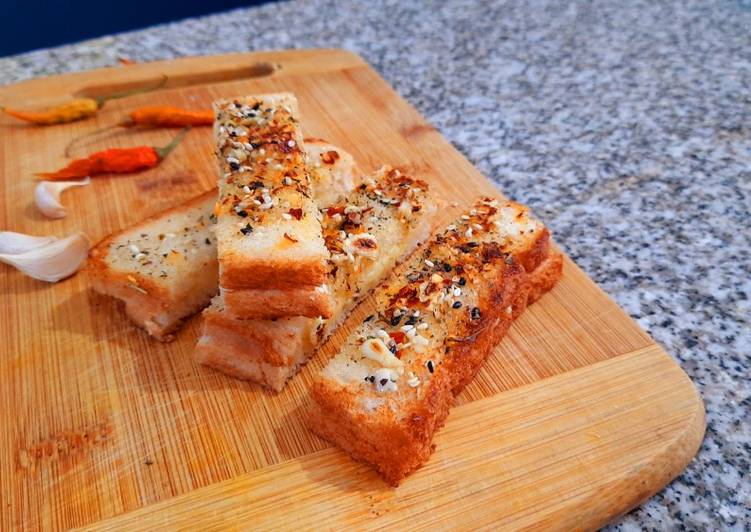 Recipe of Perfect Cheesy-sesame bread sticks