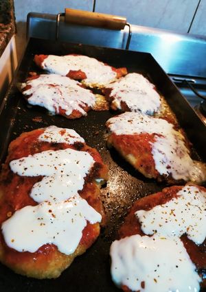 Una foto de Milanesas napolitanas a la chapa