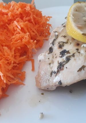 Una foto de Muslitos de pollo al limón y provenzal