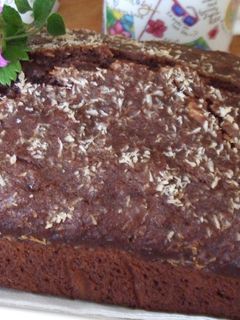 Una foto de Pan de chocolate con nueces y coco