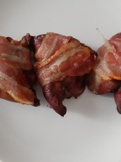 Baconbe tekert csirkemáj recept fotója