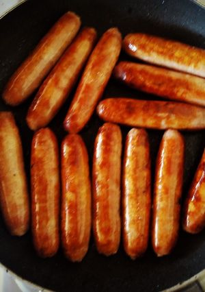 A picture of Shallow fried sausages.