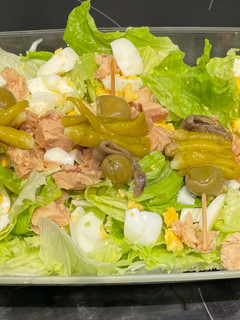 Una foto de Ensalada de lechuga rizada de Navarra y más ingredientes