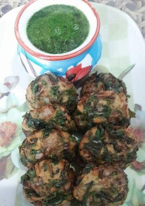 A picture of Palak bread vada.
