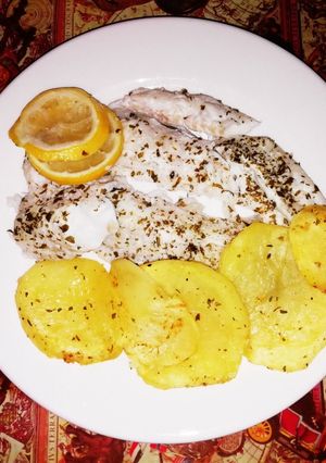 Una foto de Pescadilla en thermomix con patatas en microondas