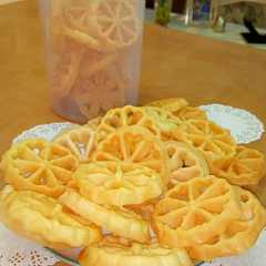 รูปของ Kembang goyang gurih