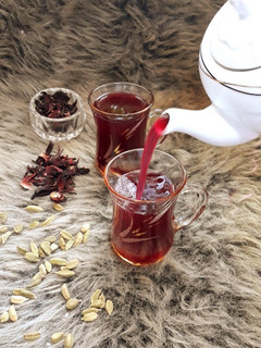 عکسی از دستور چای قرمز با عطر هل