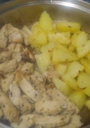 Foto de Frango com batata fácil