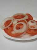 Ensalada de tomate y cebolla refrescante