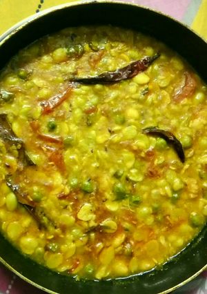 A picture of Bean seed and peas pulses or chim Dana r karaishutir dal.