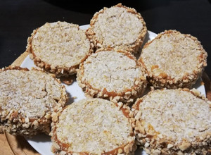 Una foto de Alfajores de avena y coco sin harina