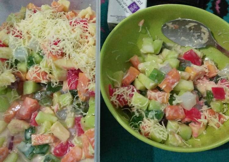 Salad buah keju