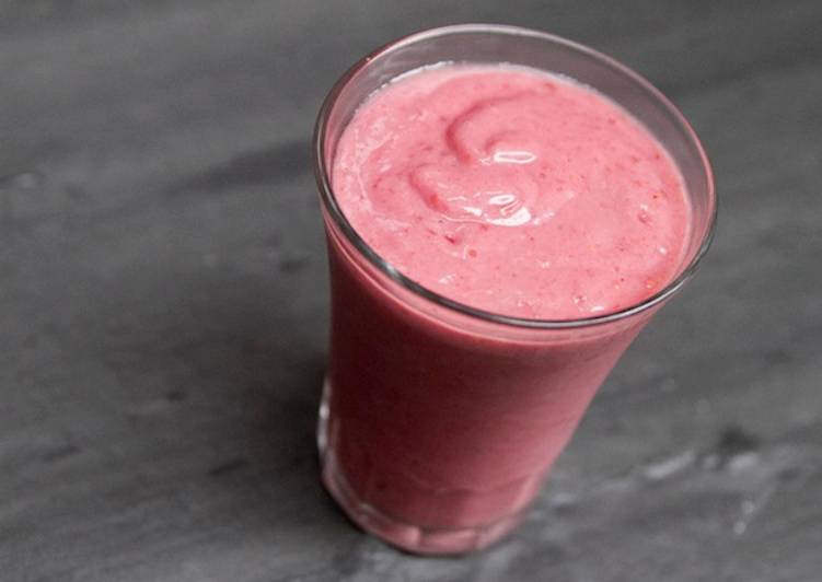 How to Make Super Quick Homemade Berry Good Smoothie