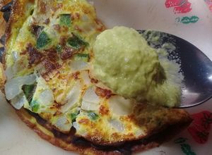 Una foto de Quesadilla de huevo revuelto relleno de frijoles