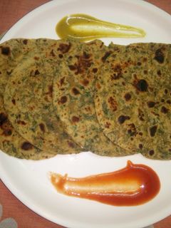 पालक, मेथी, बथुआ के पराठे (Palak,Methi,Bathua ke Parathe recipe in Hindi) रेसिपी मुख्य फोटो