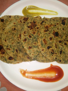 पालक, मेथी, बथुआ के पराठे (Palak,Methi,Bathua ke Parathe recipe in Hindi) रेसिपी मुख्य फोटो