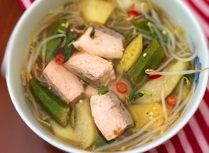 Hình của món Canh chua cá hồi 🐟.