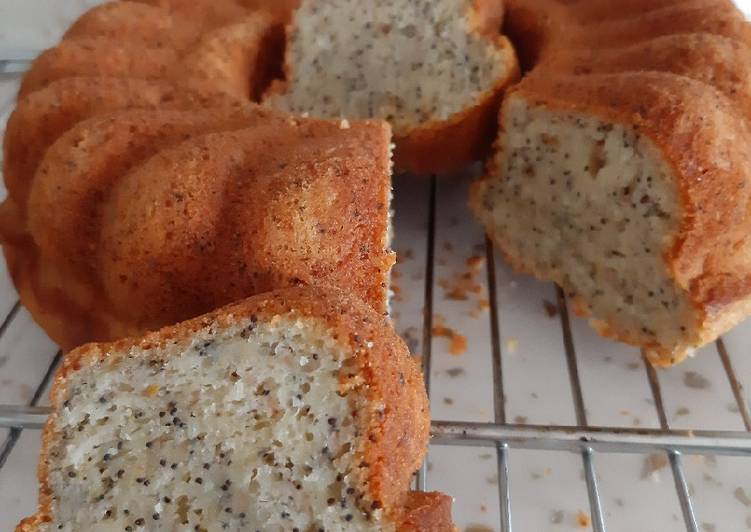 Steps to Make Favorite Banana with poppy seeds &amp; coconut flakes cake